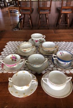 8 vintage tea cups and saucers.