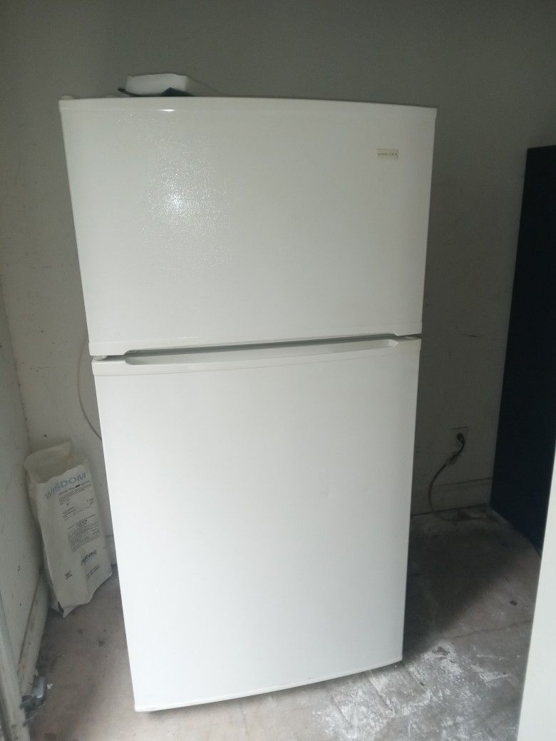 Top And Bottom Refrigerator Works Excellent