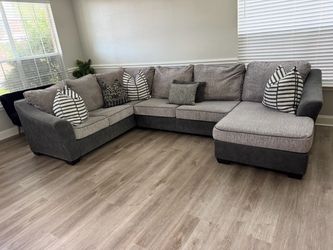 Beautiful gray 3pc sectional sofa set