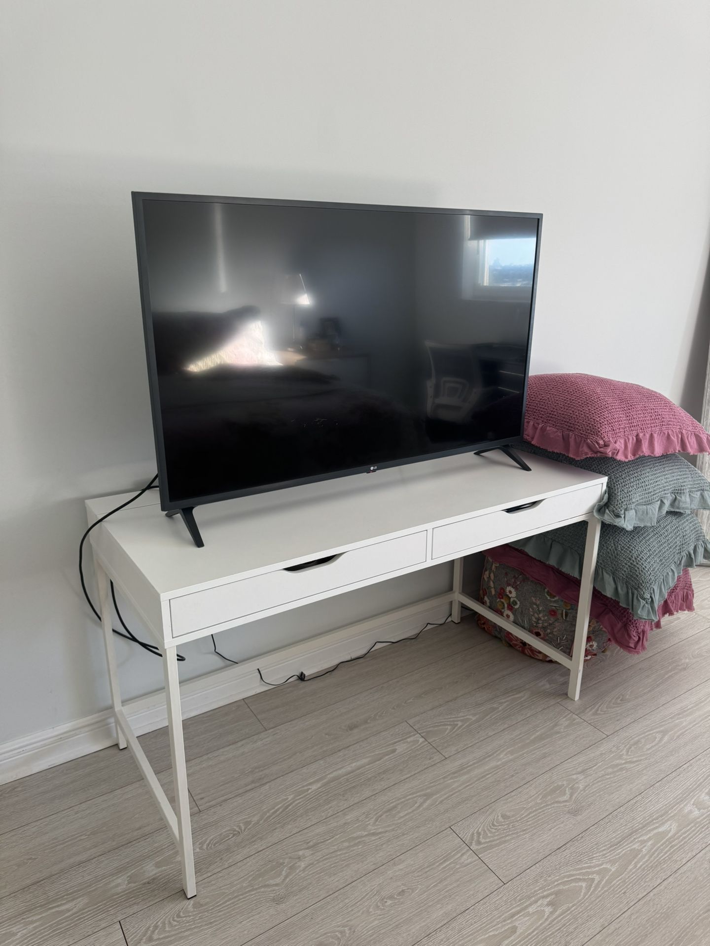 LG 50” 4K UHD Smart TV