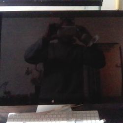 Apple Monitor And Keyboard 