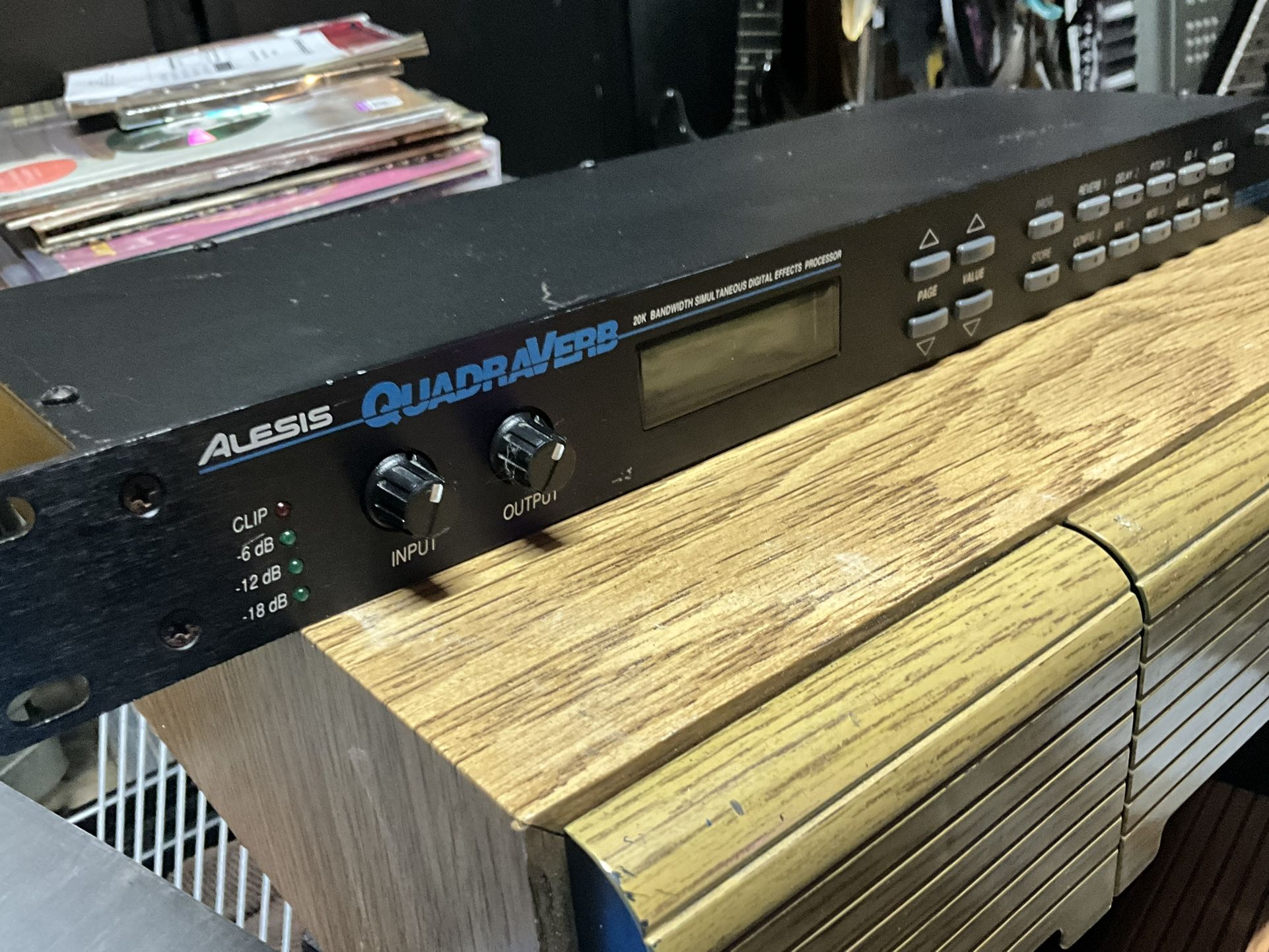 Alesis QuadraVerb 20k Bandwidth Simultaneous Digital Effects Processor