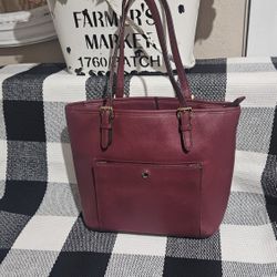Authentic Michael Kors Purse Good Conditions Burgandy Like New 