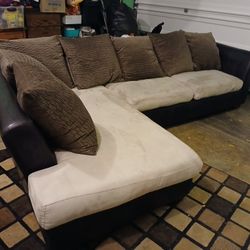 Sectional Couch Ashley Furniture . 