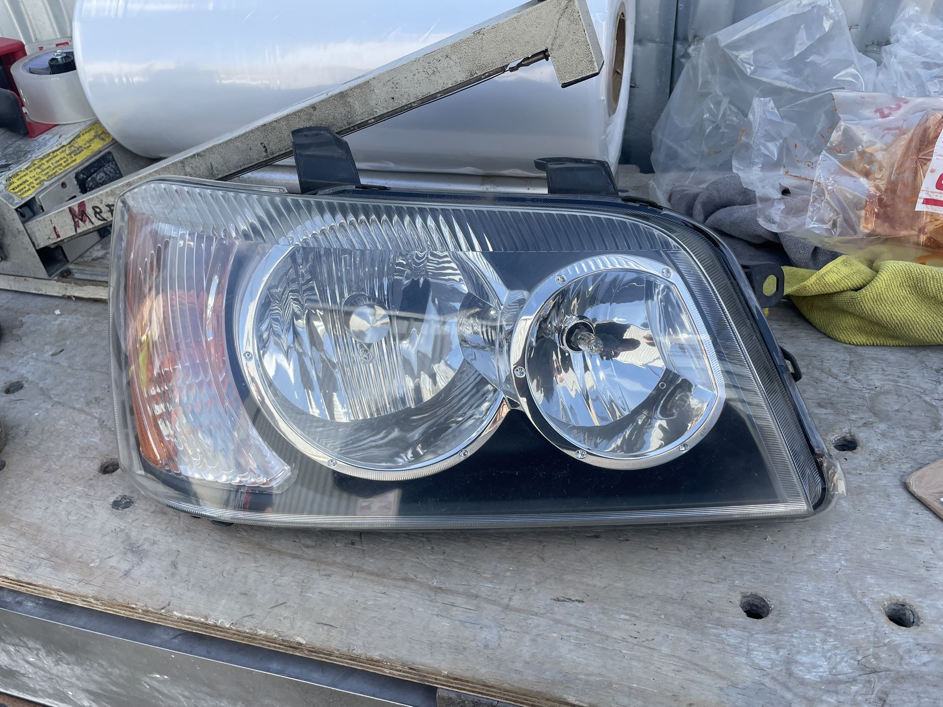 2001-2003 Toyota Highlander Right Headlight 