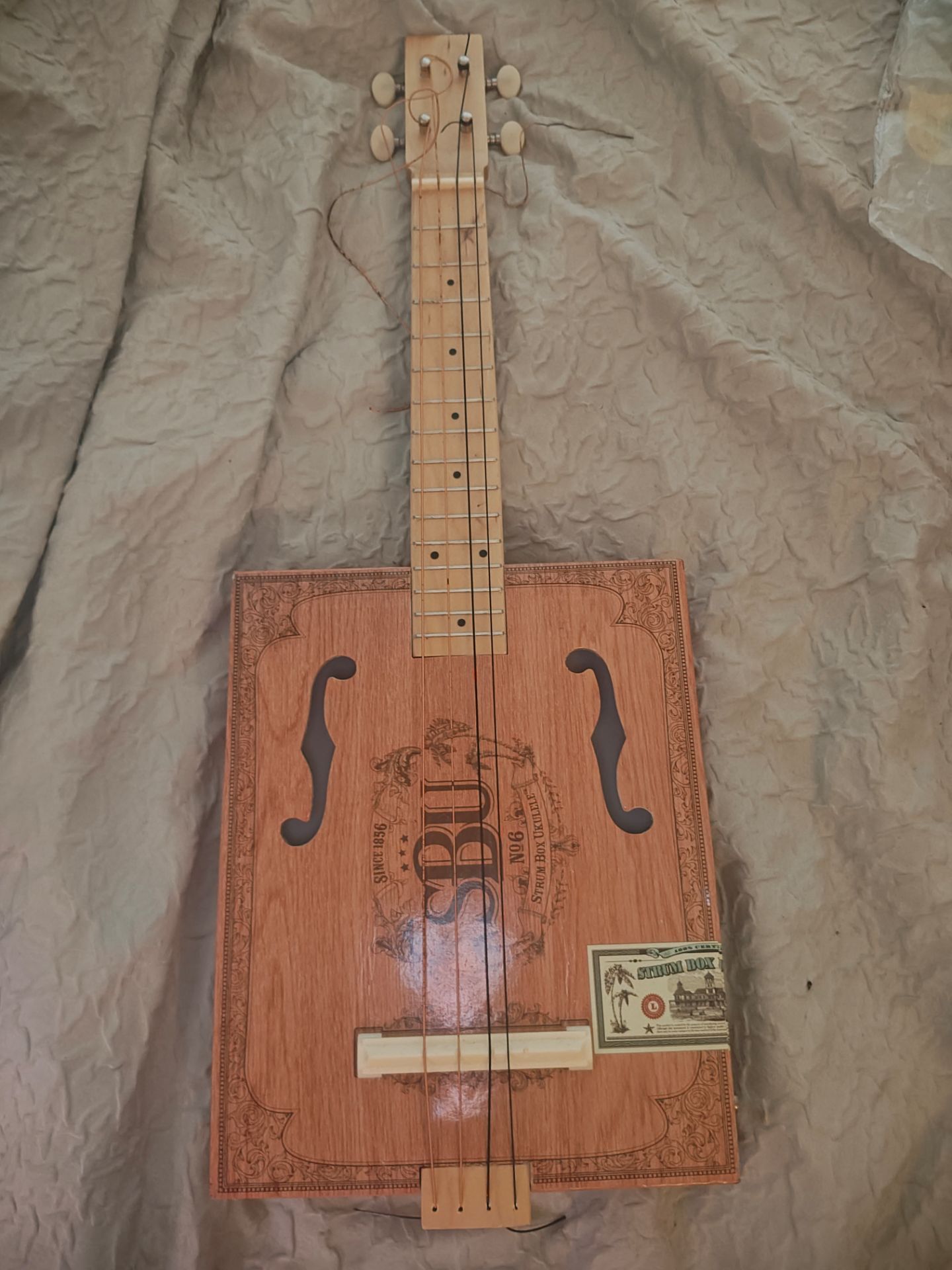 Box guitar 4 string
