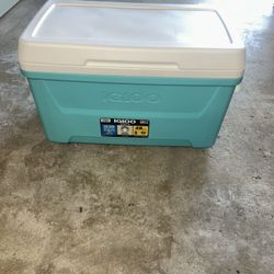 Igloo 48 QT Teal Laguna Hard-Sided Ice Chest Cooler
