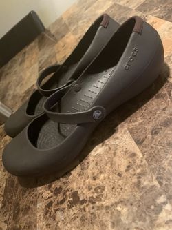 Women Crocs size 10 Wide ( New)
