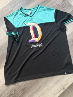 Size M, Disneyland resort jessey embroidered “D” logo