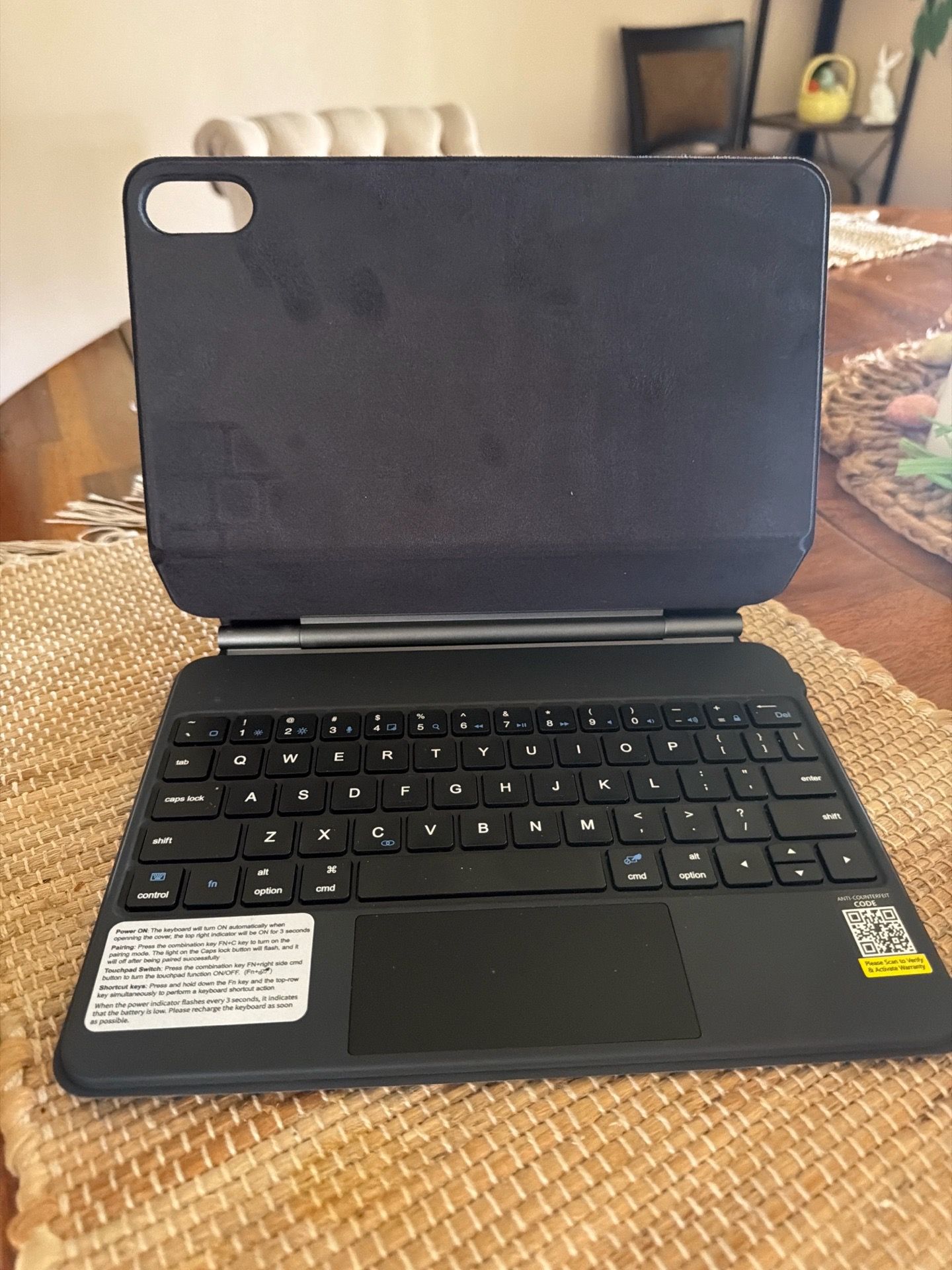 Bluetooth Keyboard Case for iPad/Tablet – Magnetic + Trackpad