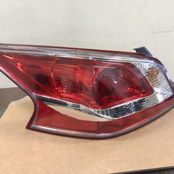 2013-2014 Nissan Altima Tail Light - Driver Side