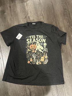 Black Halloween graphic tee with 'TIS THE SEASON' and Halloween-themed illustrations, size 1XL. Viscose & elastane blend