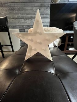 10.5" White Light-Up Star Decoration – Pre-Lit – Great Condition