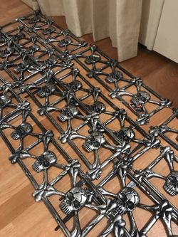 Halloween Small Spooky Fence Trim (12 Pieces)
