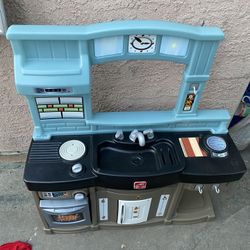 Play Kitchen 