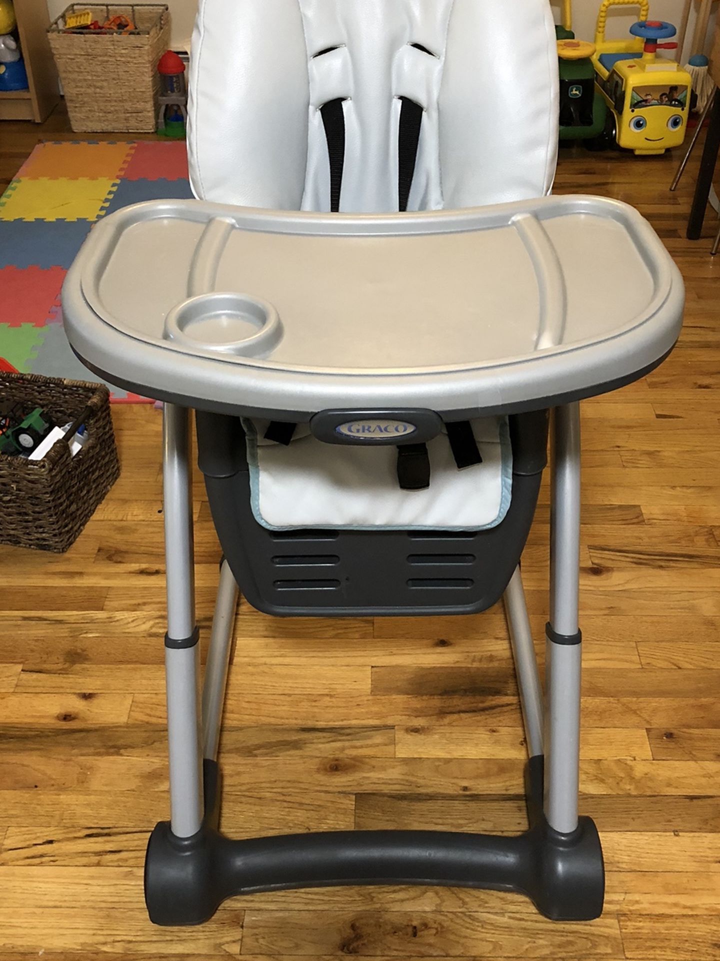 Graco Highchair- Great Condition, Easy Cleanup ($30)