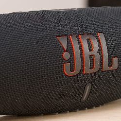 JBL Charge 5