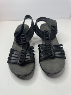 BareTraps Kinder Memory Foam Strappy Black Wedge Sandals Size 7.5M