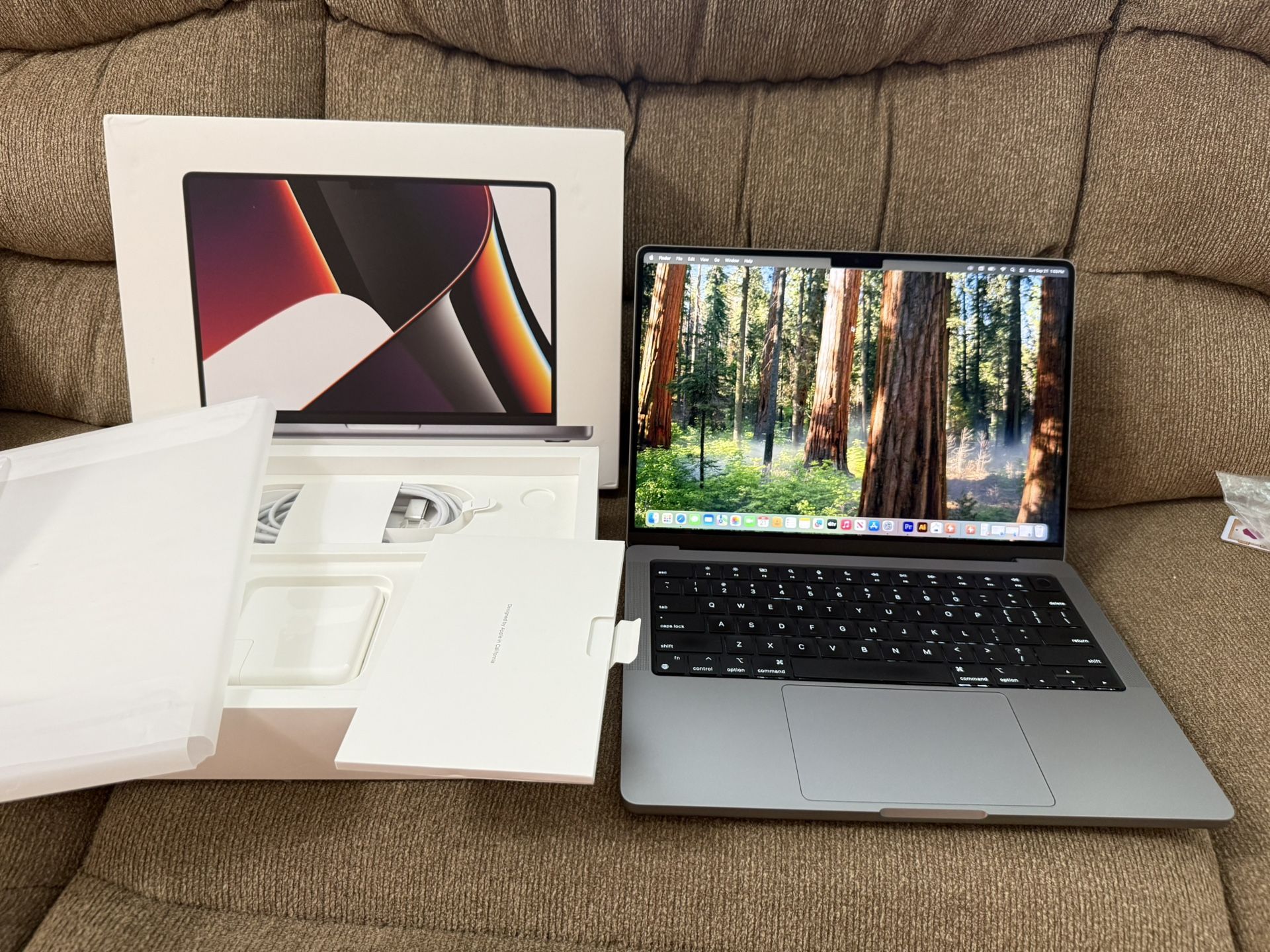 2021/2022 MacBook Pro 14” M1 Pro,16gb, 1TB, 44 Battery Cycles excellent,