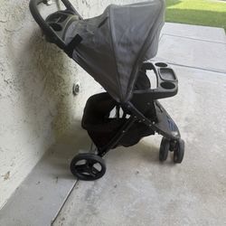 Baby stroller (With umbrella and 4 Cup Holder.