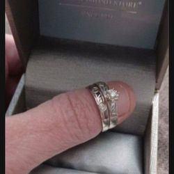 10k Pure White Gold  Diamond Never Used Oly Sized It !  6 Pics Up Its Over Beautiful Never Used It! Pick Up Only  Deltails Below Pics Up  Or Best Offe