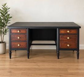 Large Executive Desk with Dual Pull-Out Trays – Delivery Included