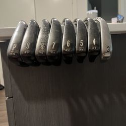 Cleveland CG16 Black Pearl Golf Iron set 4-PW