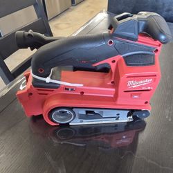 Milwaukee
M18 FUEL 18-Volt Lithium-Ion Cordless Belt Sander (Tool-Only)