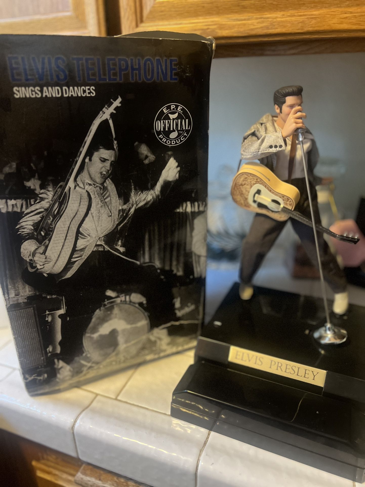 Dancing Elvis Phone