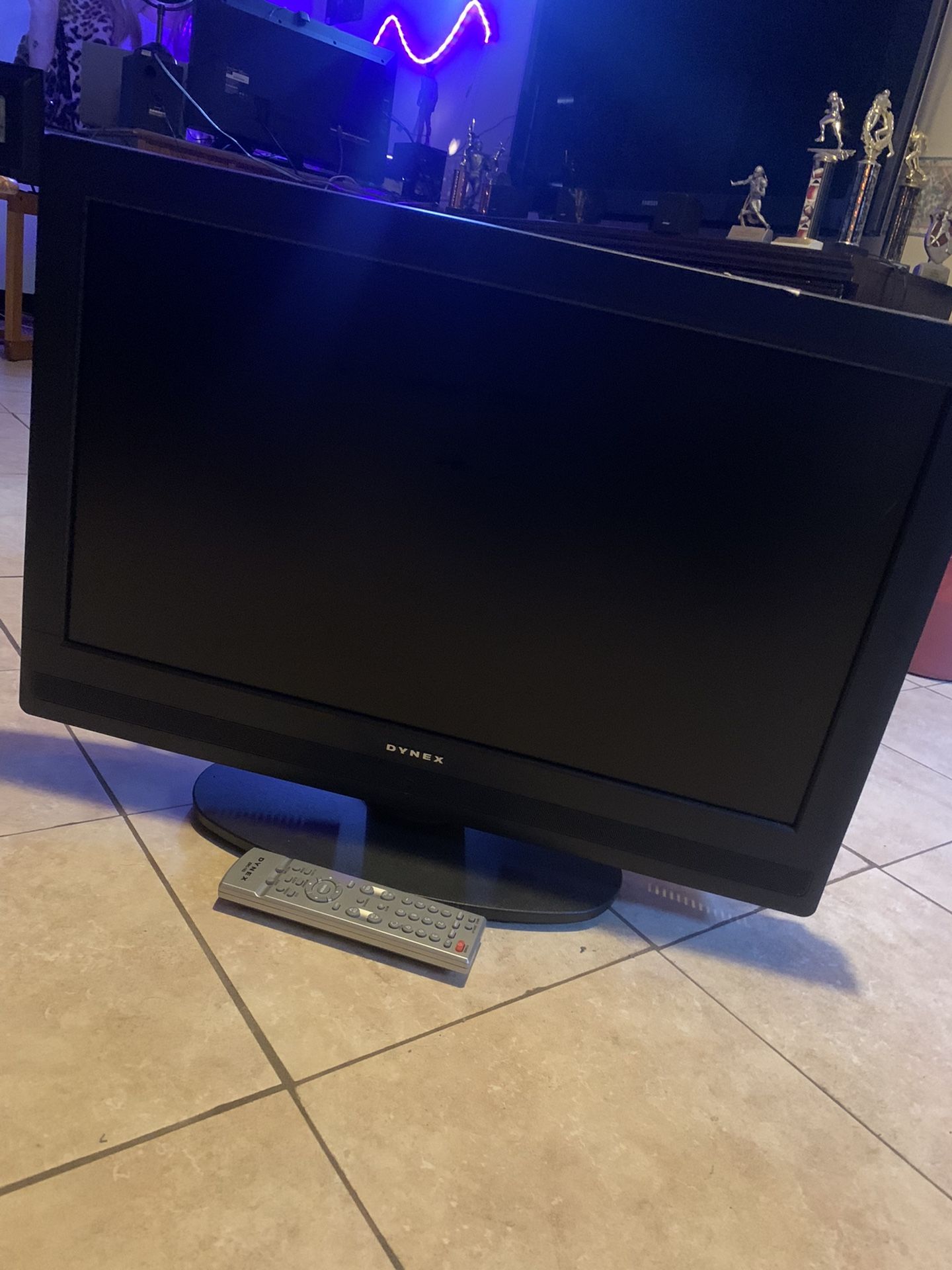 24in Dynex TV