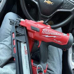 Milwaukee Nail Gun30 Degree