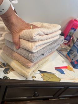 Lot of 5 hand towels