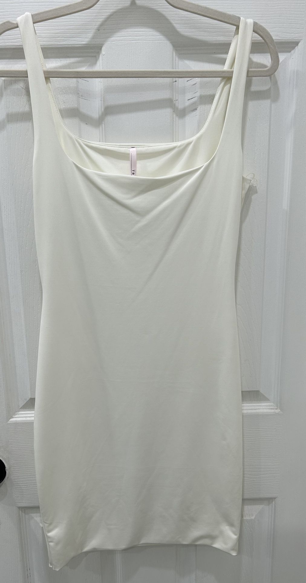 White Dress Available In Size M And L 