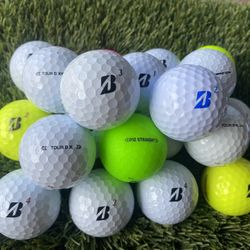 22 Bridgestone Golf ⛳️ Balls 