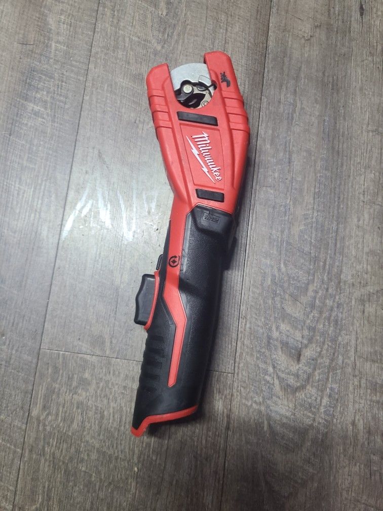 Milwaukee
M12 12V Lithium-Ion Cordless Copper Tubing Cutter (Tool-Only)