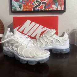 Air Vapormax Plus Triple White size 10.5 men’s