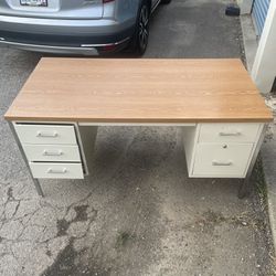 Material Desk Like Teachers Desk