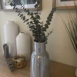 Vase W Eucalyptus 