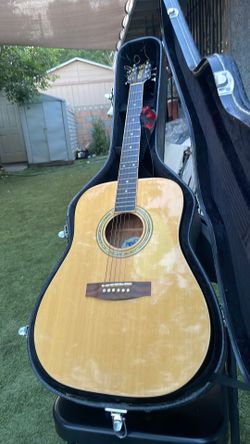 Mitchell MD-100 guitar