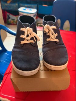 TOMS youth size: 1 shoes