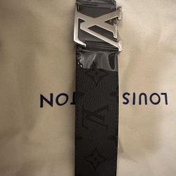 LV Belt Size 32
