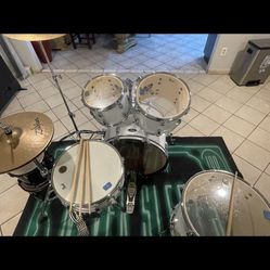 Pearl Roadshow 5-piece Full Drum Set