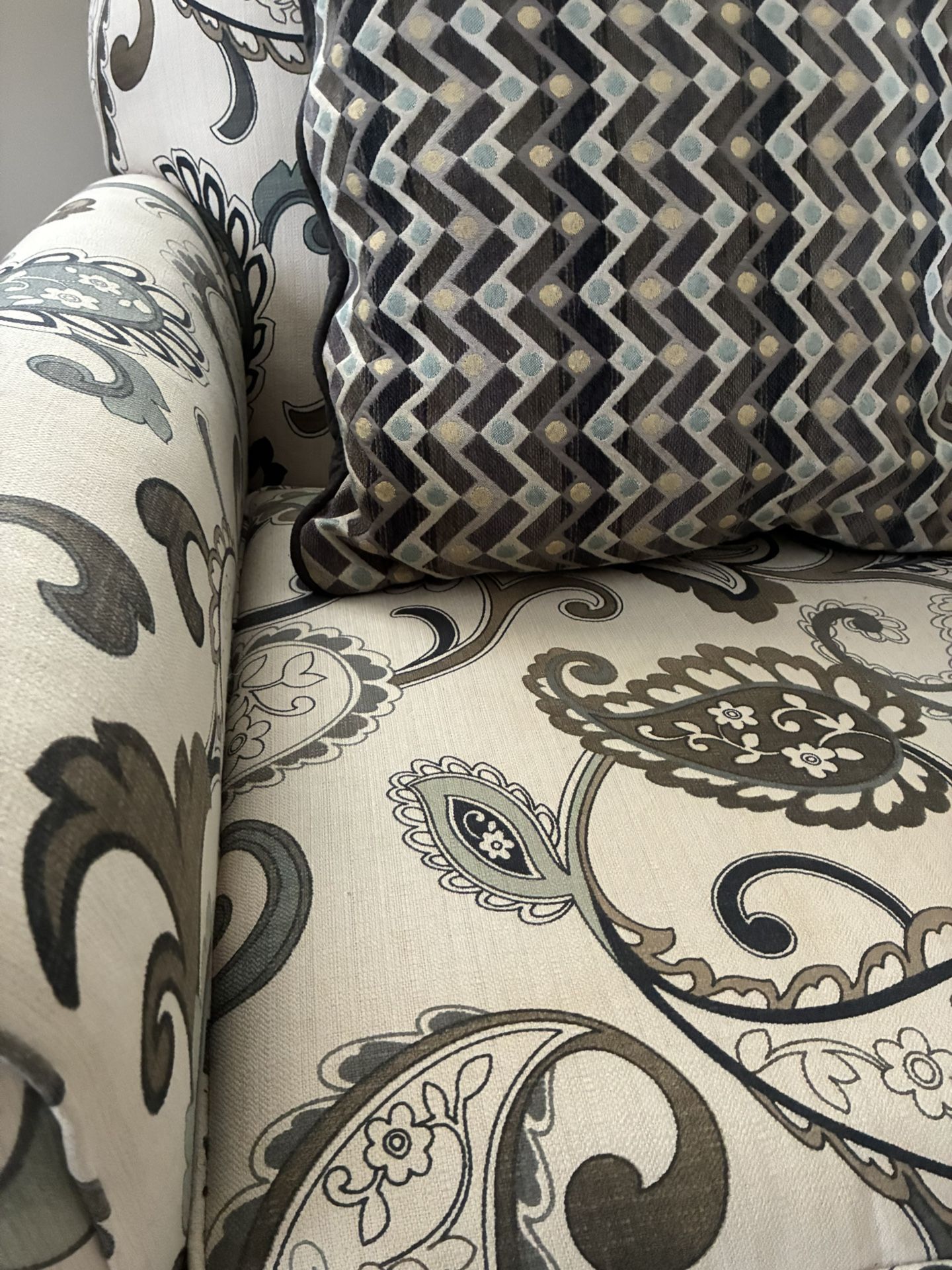 Living Room Couch Chair With Pillow