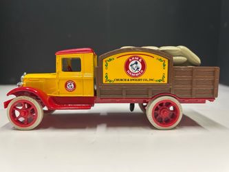 Ertl 1931 Hawkeye Motor Truck Arm & Hammer Die-Cast Bank