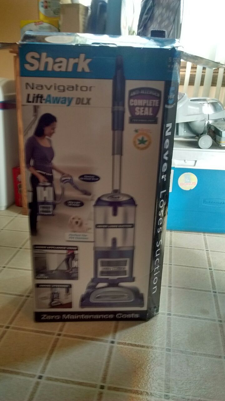 Shark navigator lift away vacuum new