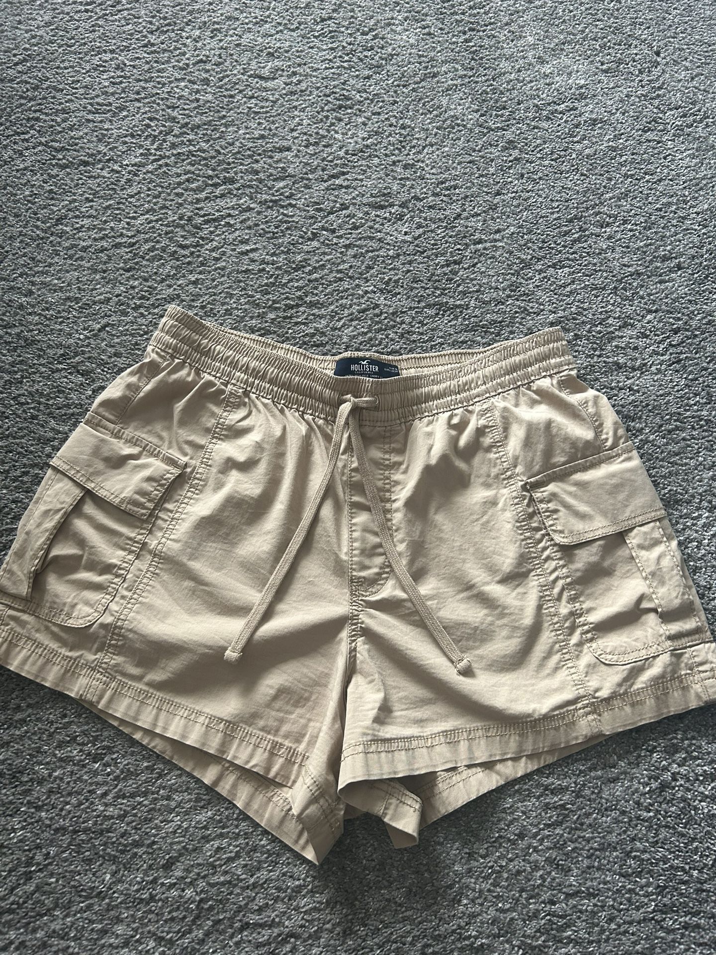 Hollister Ultra High Rise Tie Front Khaki Cargo Shorts With Pockets & Elastic Waistband Size XL