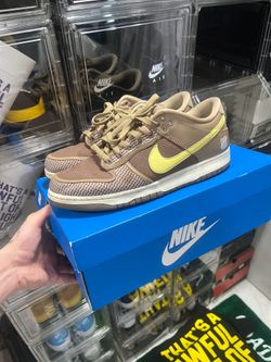 Nike dunks undefeated size 10