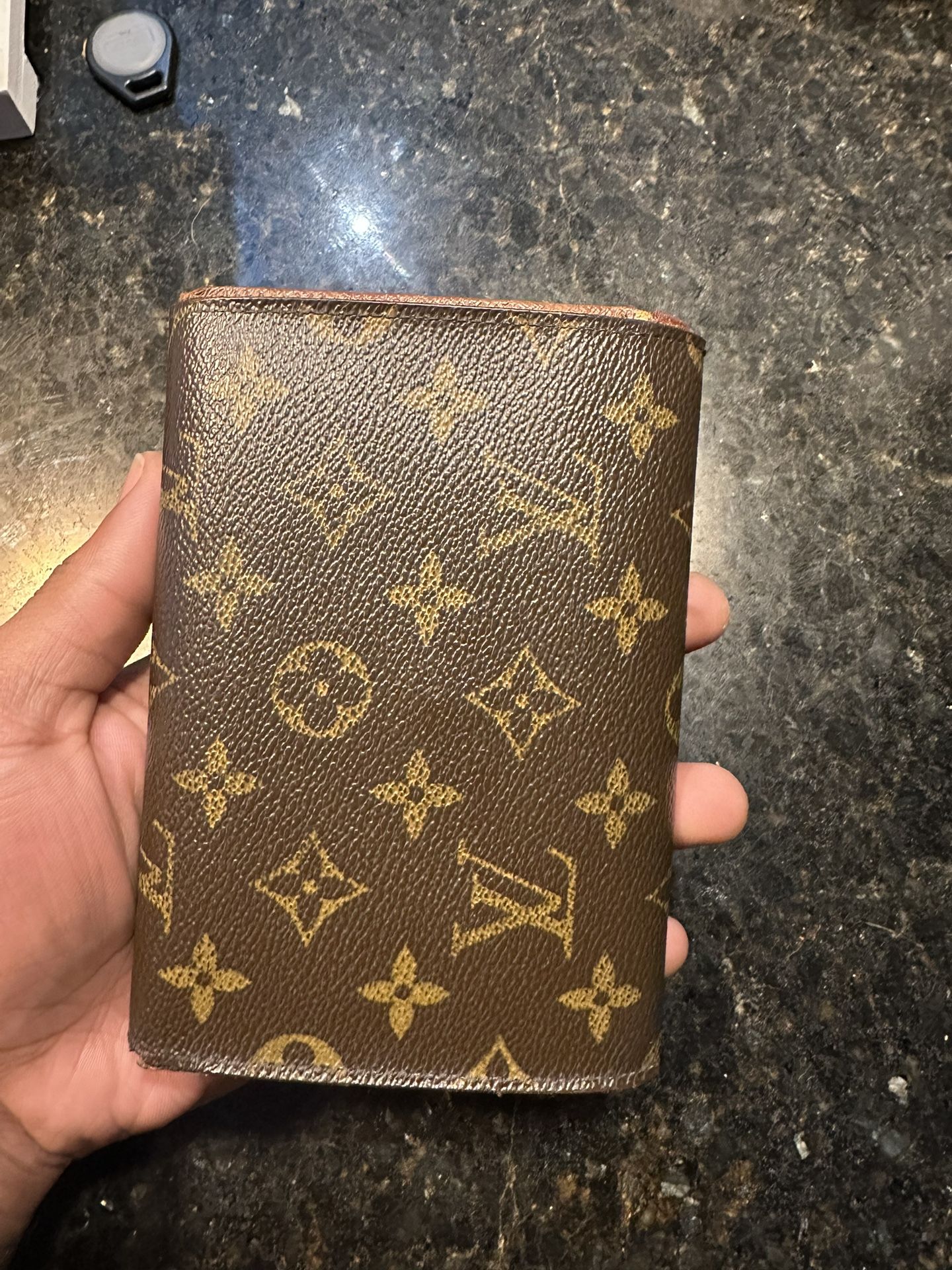 LOUIS VUITTON ETU PAPIER