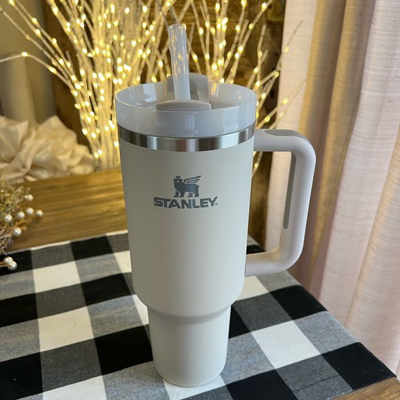 Stanley Cup (Soft Matte) Dune 40oz for Sale in Fresno, CA - OfferUp