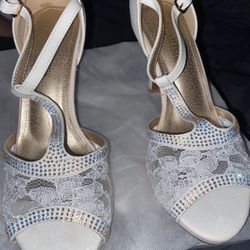 BRAND NEW BRIDAL HEELS. Size 7